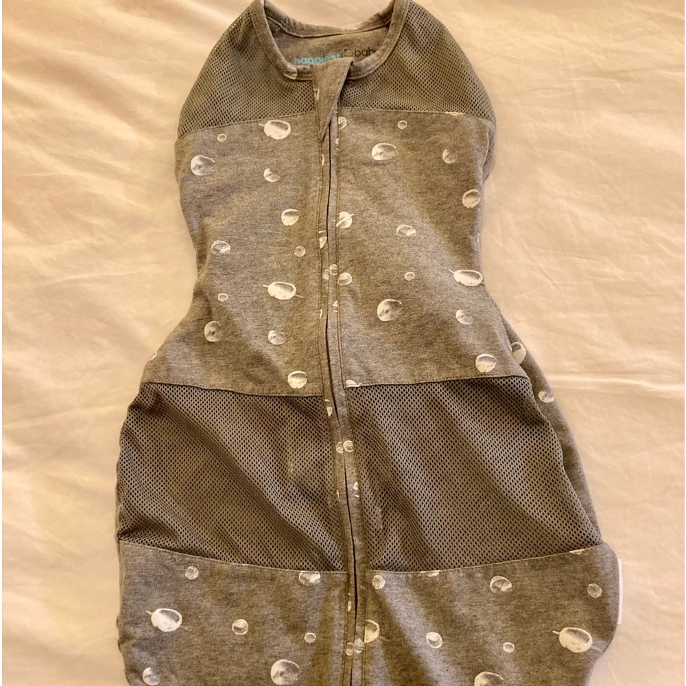 Happiest Baby Sleepea Swaddle size Small.  Washed never worn.